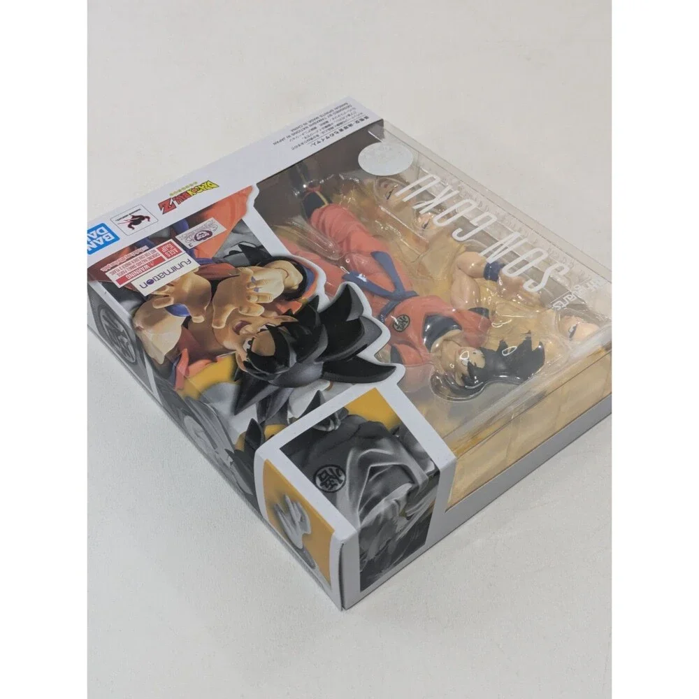Bandai S.H.Figuarts Dragon Ball Z Son Goku A Saiyan Raised on‎ Earth Figure